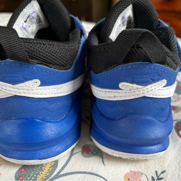 Nike Team Hustle youth sneakers - Picture 3 of 13